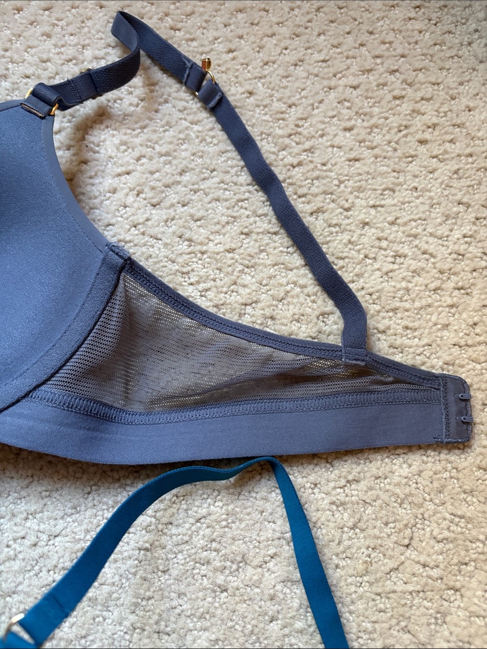 2 Bras - Picture 3 of 8